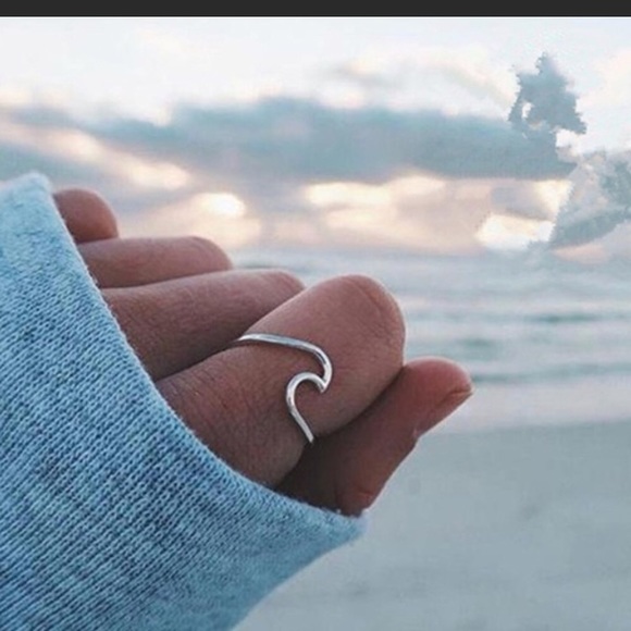 Wave Ring - Picture 1 of 4